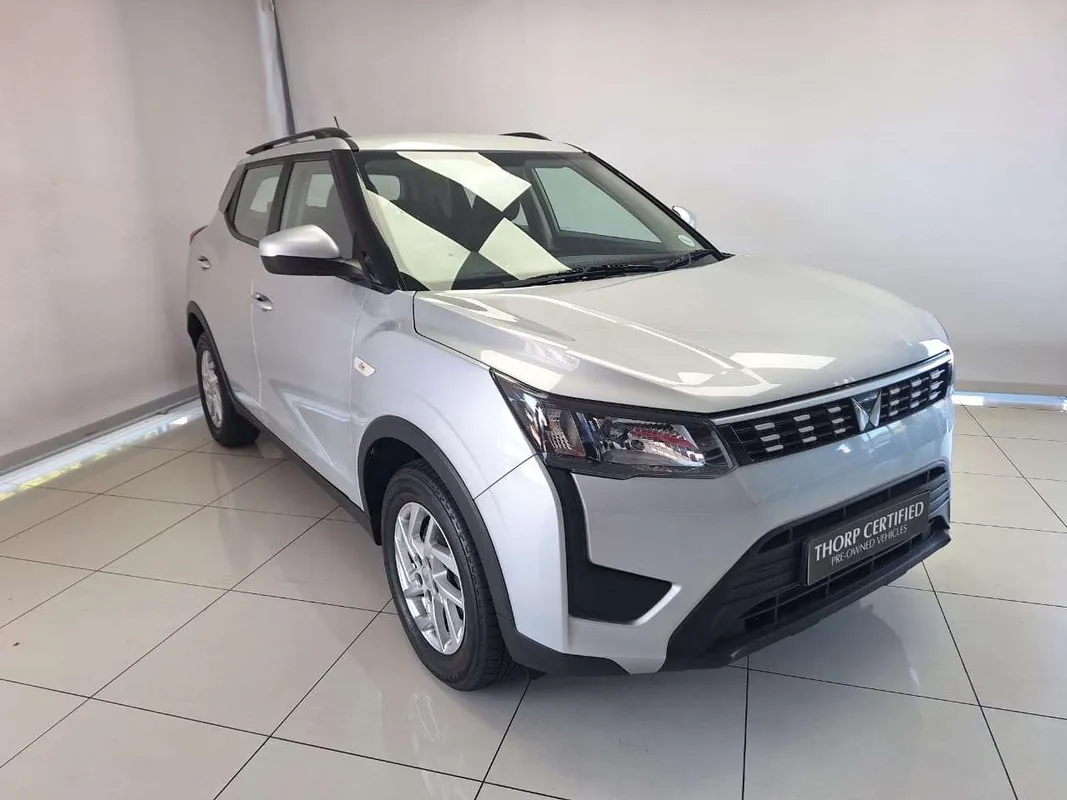 Mahindra XUV300 W6 Petrol