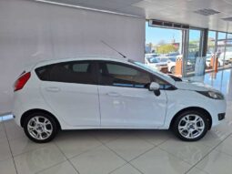 
										2017 Ford Fiesta 5-door 1.0T Trend full									