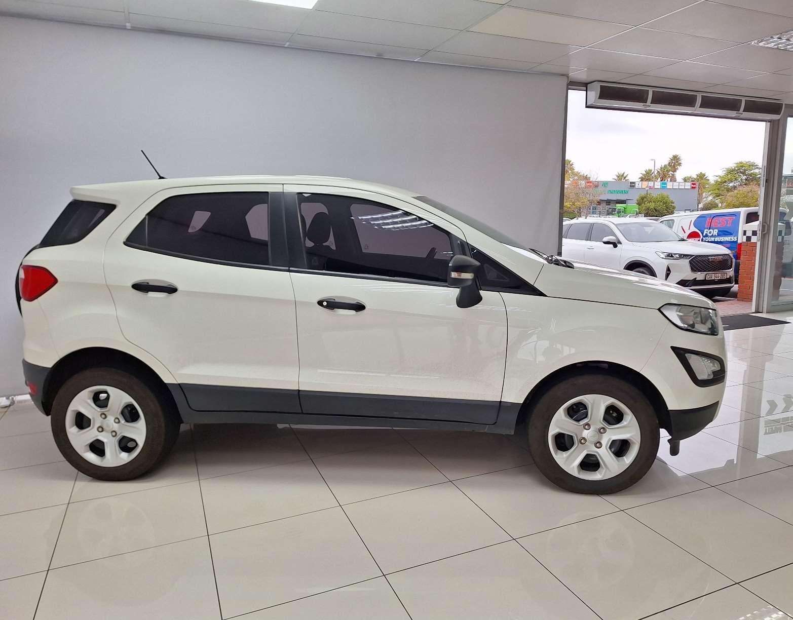 2016-White-Ford-EcoSport-15TiVCT-Ambiente-8829800-2-1565x1224-1.jpg